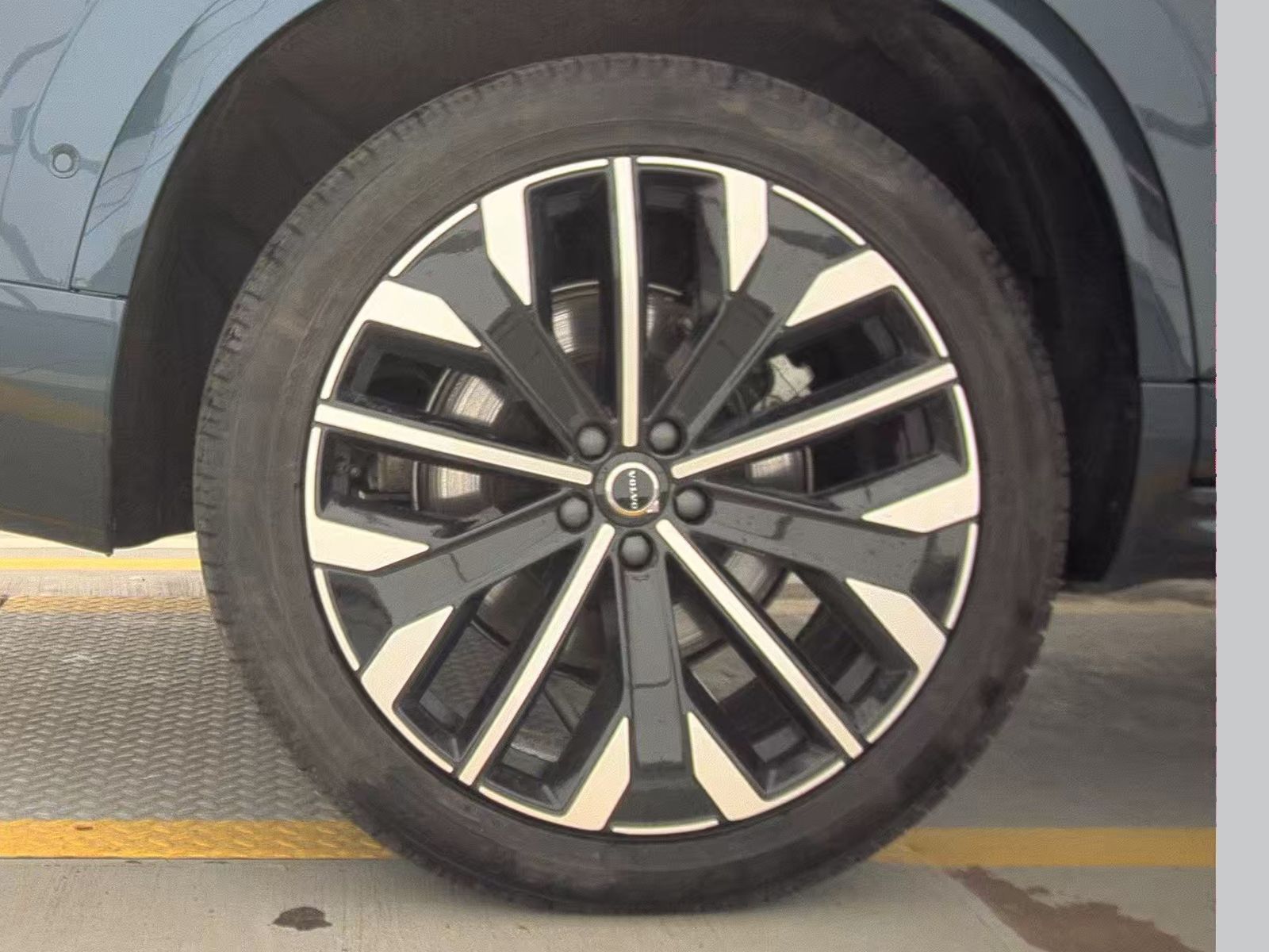 2025 Volvo XC90 B6 Plus AWD