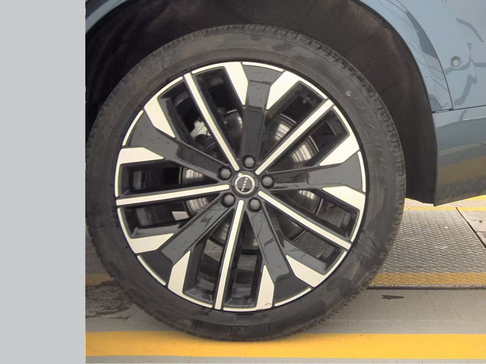 2025 Volvo XC90 B6 Plus AWD