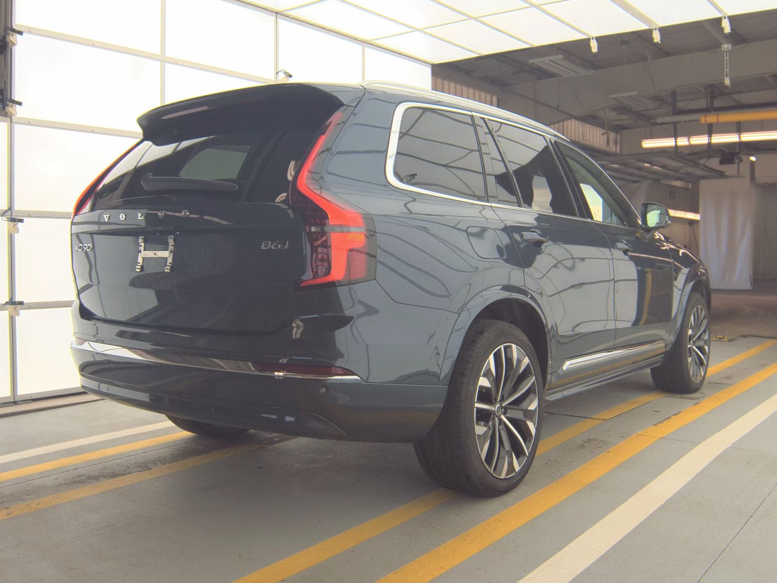 2025 Volvo XC90 B6 Plus AWD