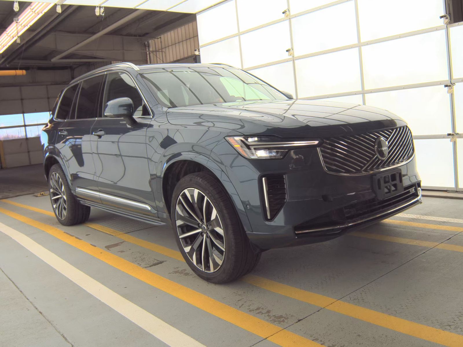 2025 Volvo XC90 B6 Plus AWD