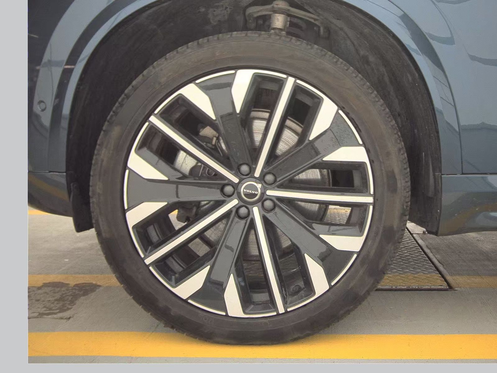 2025 Volvo XC90 B6 Plus AWD