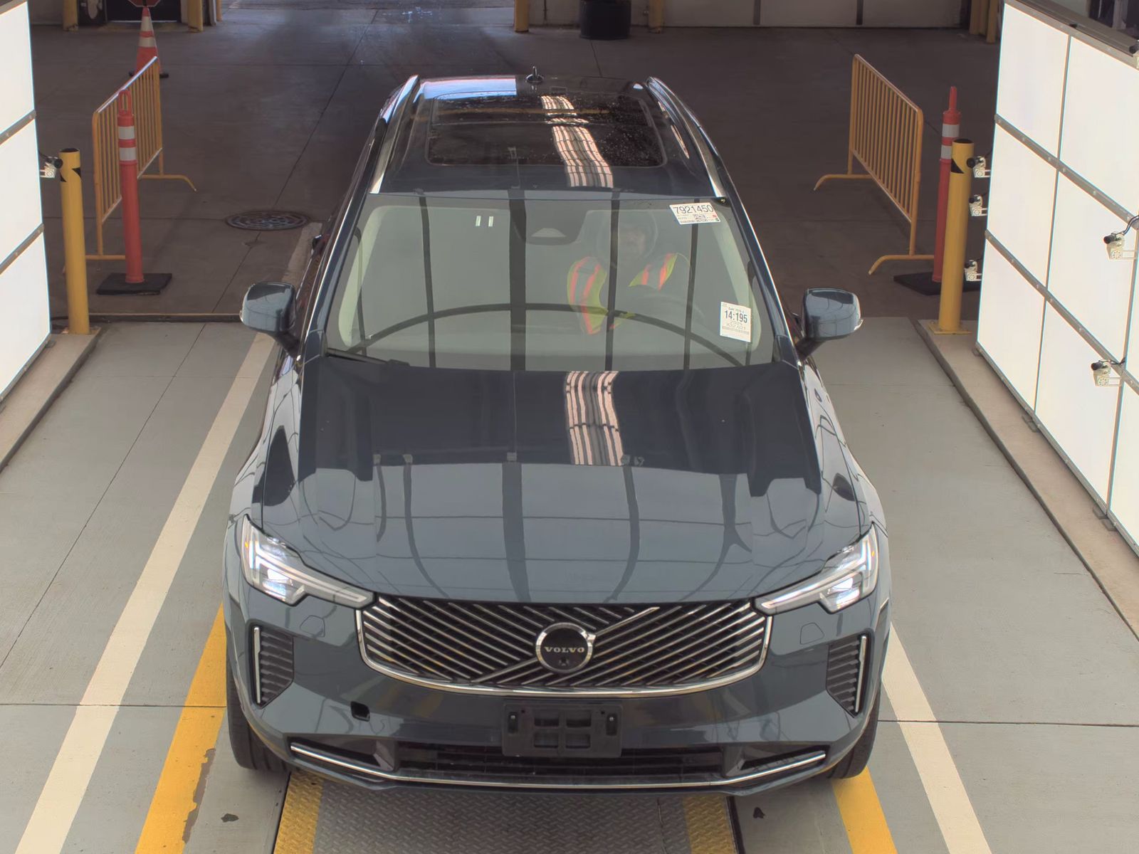 2025 Volvo XC90 B6 Plus AWD