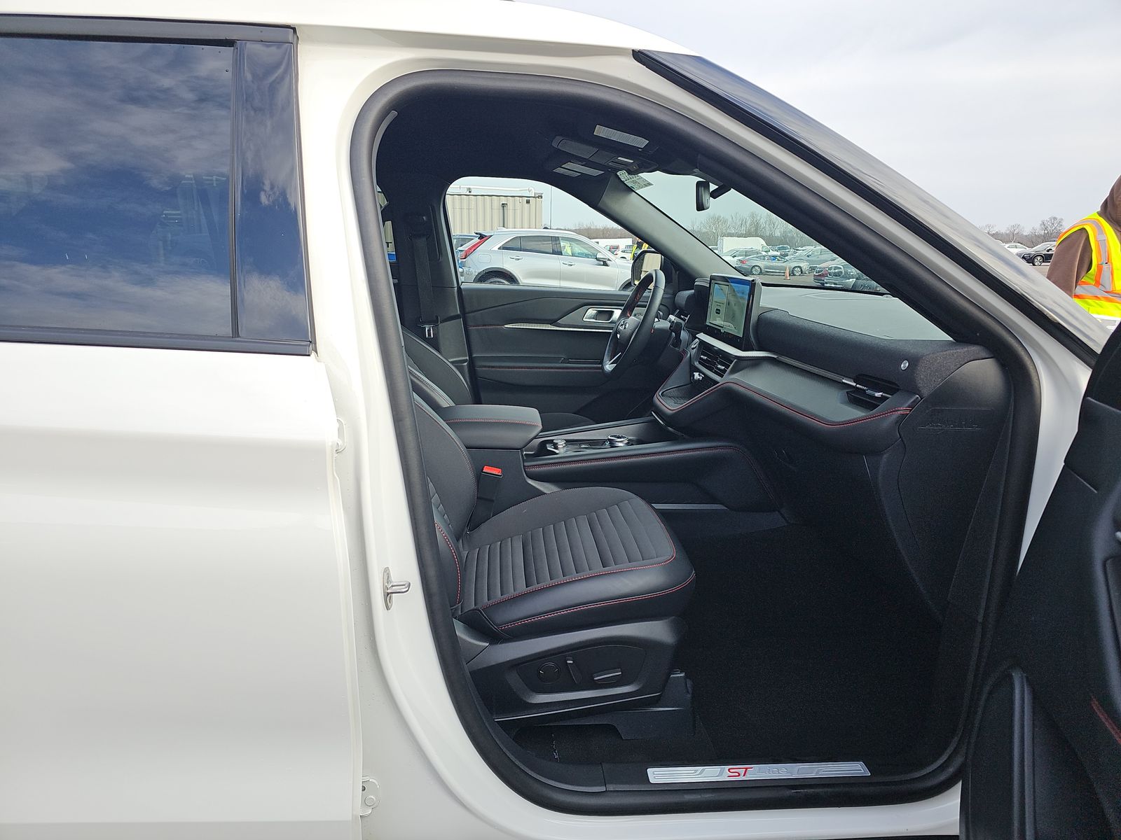 2025 Ford Explorer ST-Line RWD