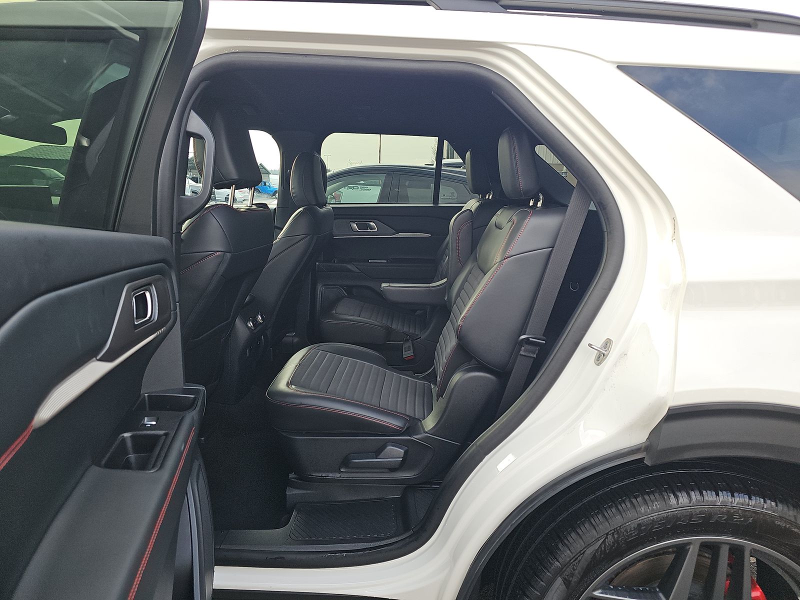 2025 Ford Explorer ST-Line RWD