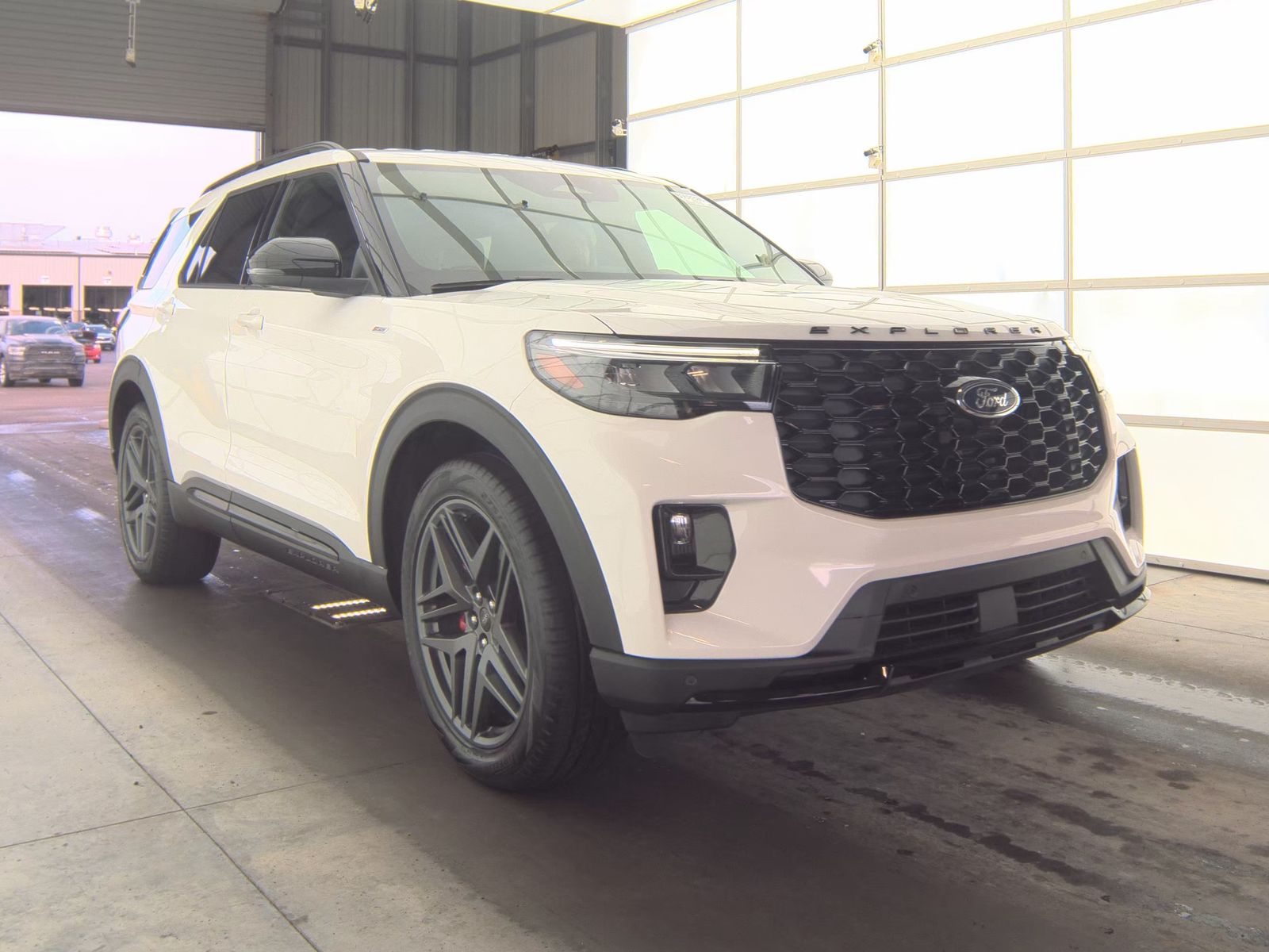 2025 Ford Explorer ST-Line RWD