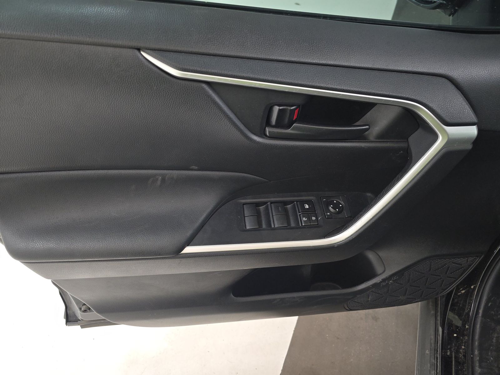 2022 Toyota RAV4 LE FWD