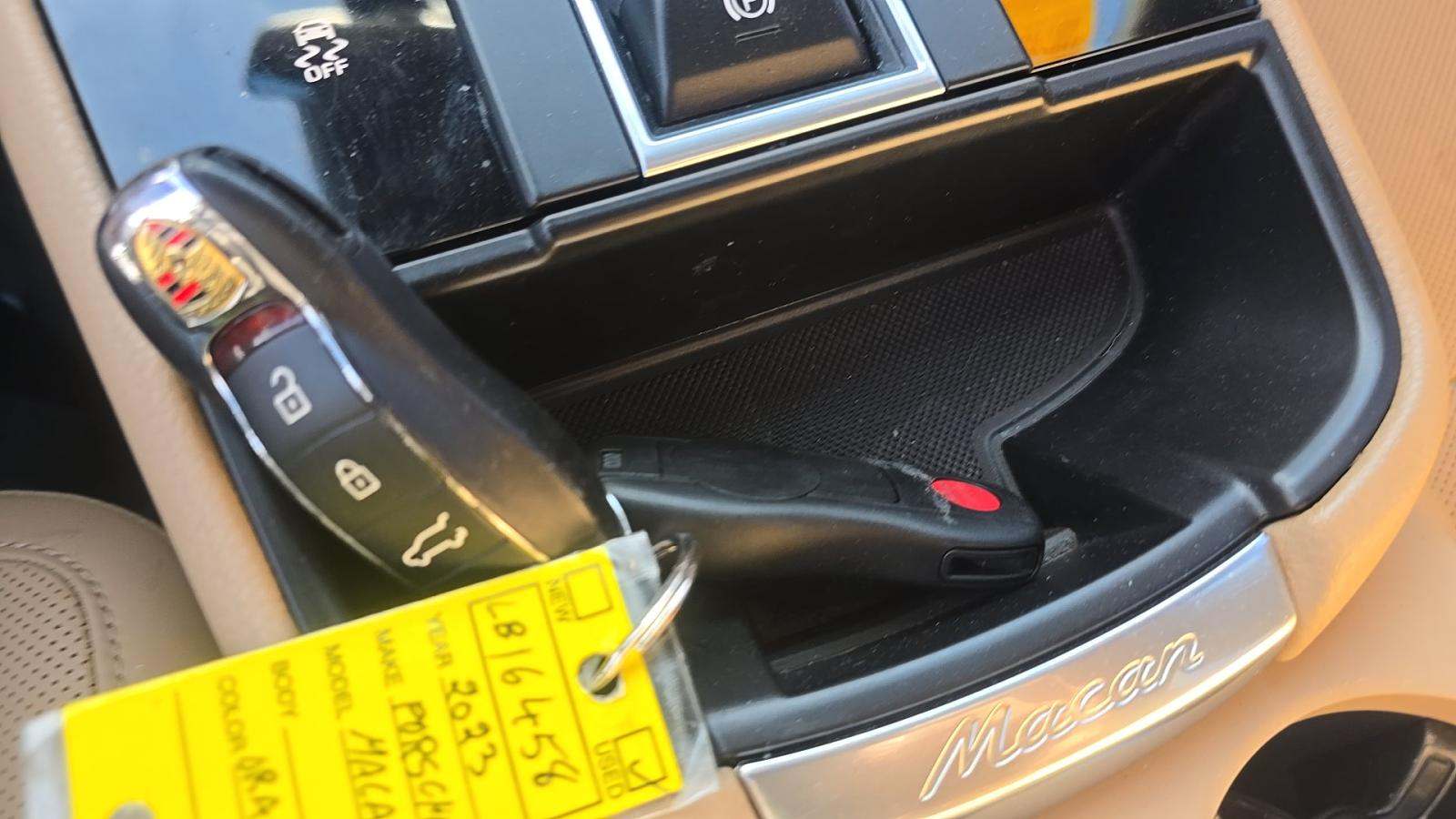 2023 Porsche Macan Base AWD