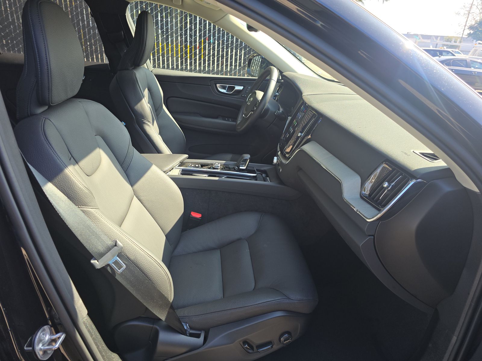 2025 Volvo XC60 B5 Plus FWD