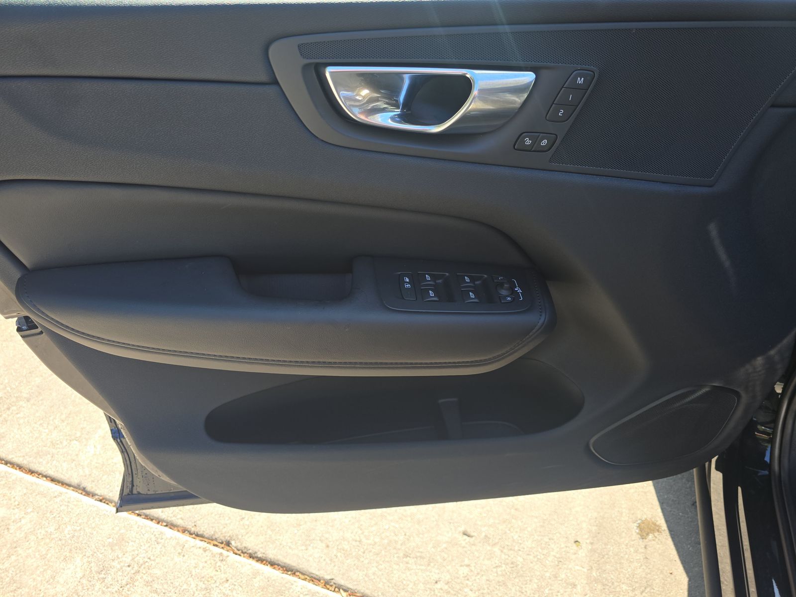 2025 Volvo XC60 B5 Plus FWD