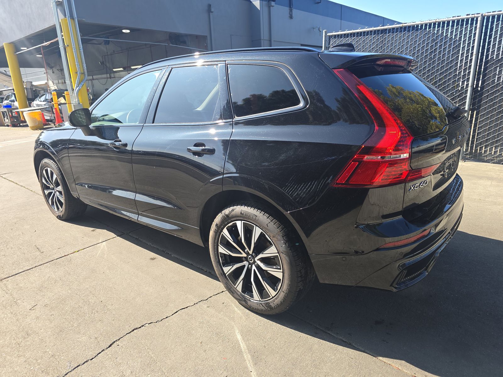 2025 Volvo XC60 B5 Plus FWD