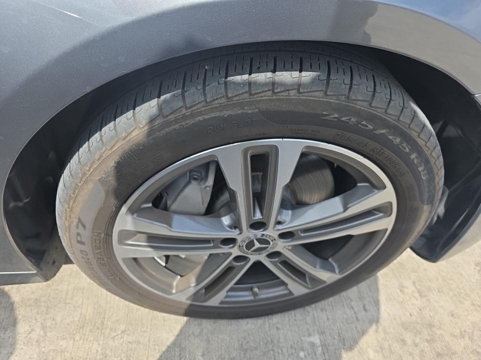 MERCEDES-BENZ E-CLASS - 10