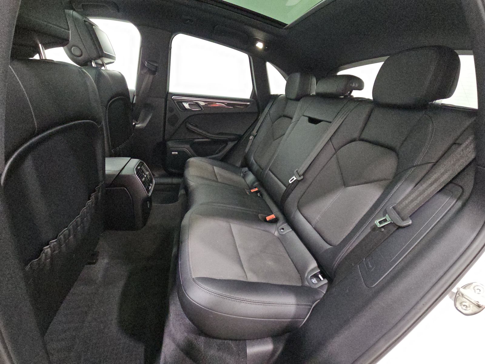 2022 Porsche Macan Base AWD