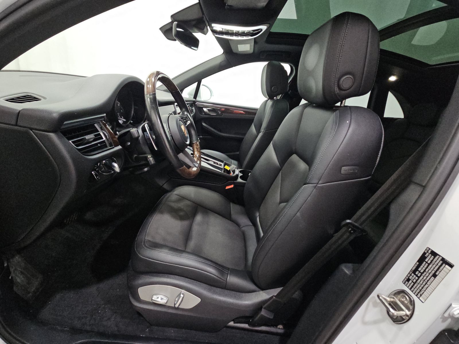 2022 Porsche Macan Base AWD