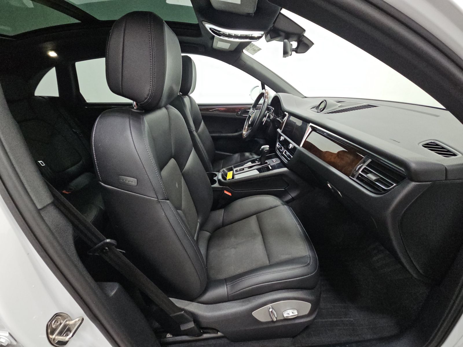 2022 Porsche Macan Base AWD