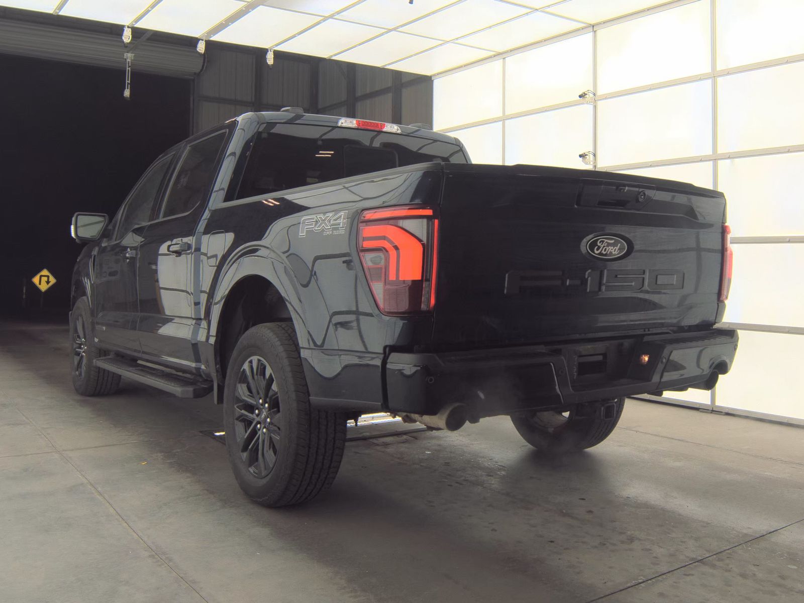2025 Ford F-150 Hybrid Lariat AWD