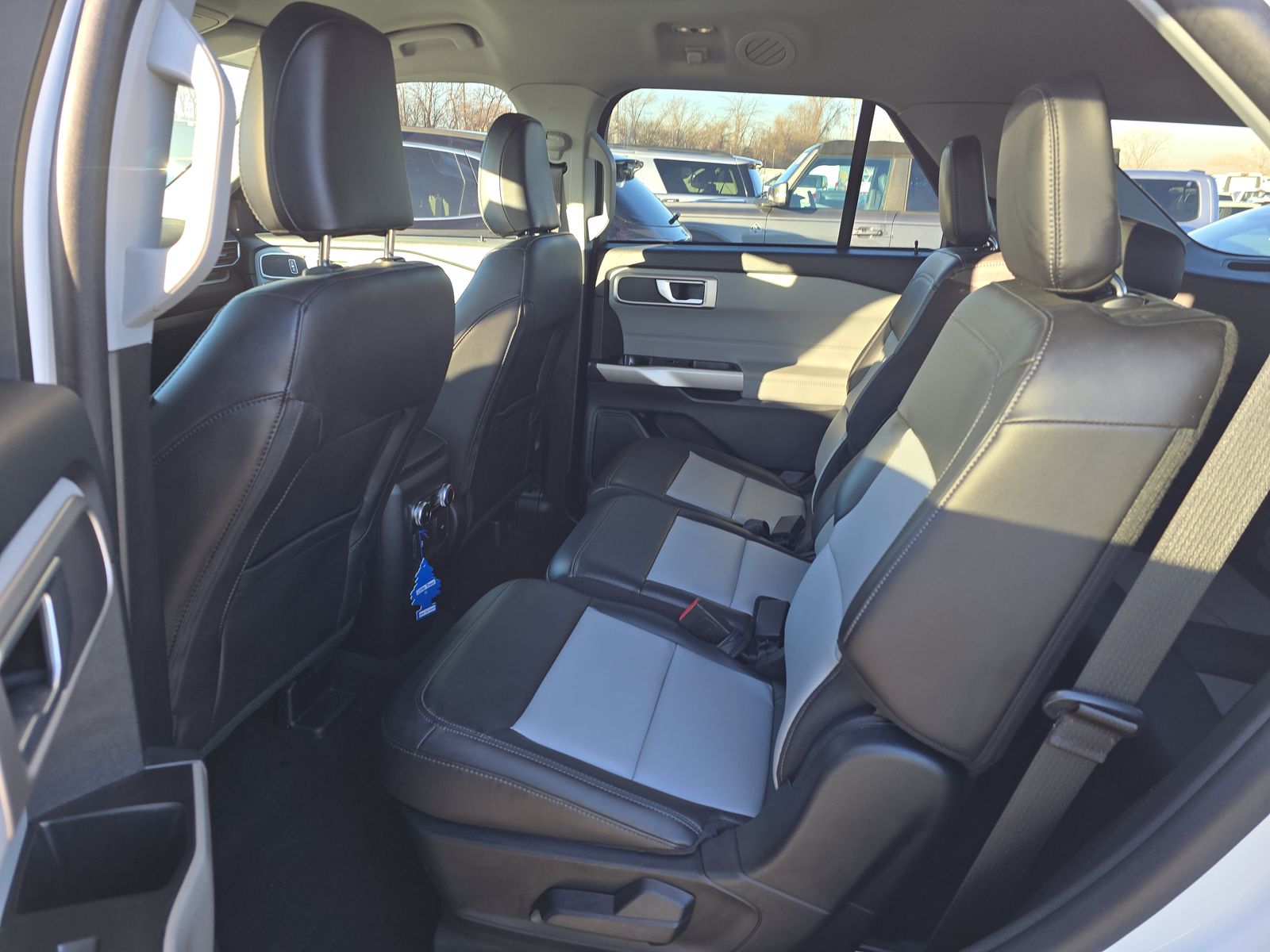 2023 Ford Explorer XLT RWD