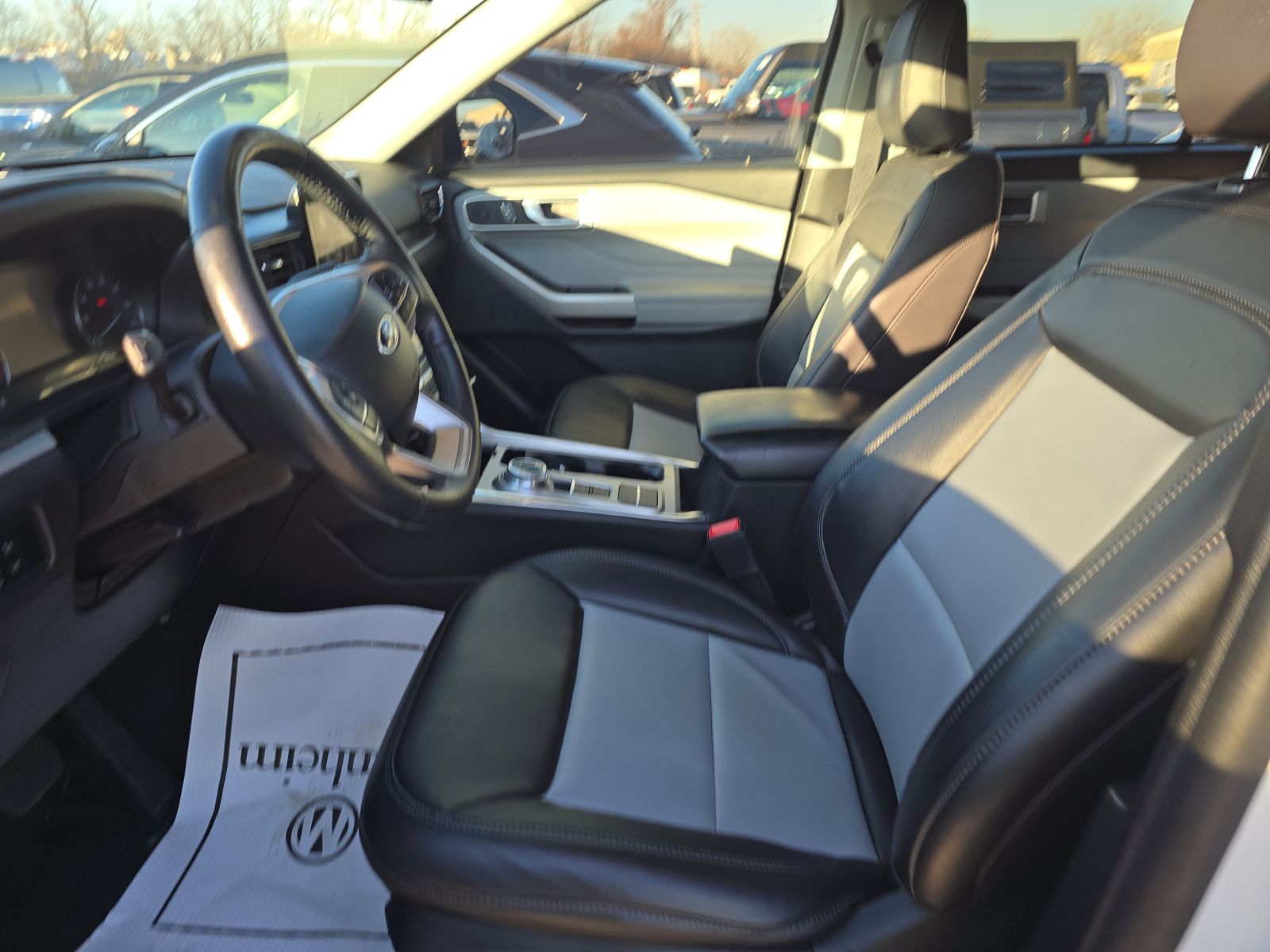 2023 Ford Explorer XLT RWD