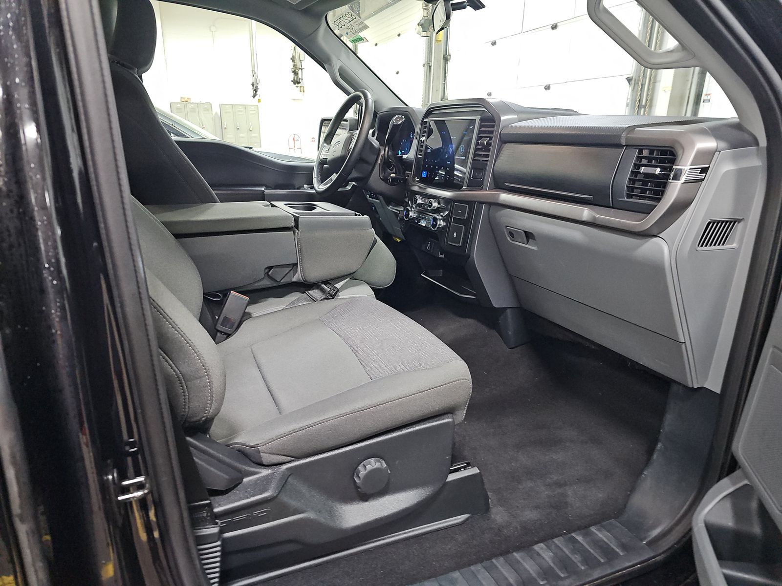 2025 Ford F-150 XLT AWD