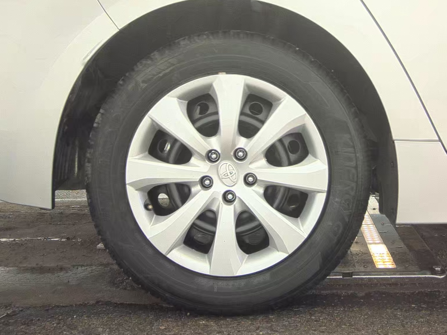 2025 Toyota Corolla LE FWD