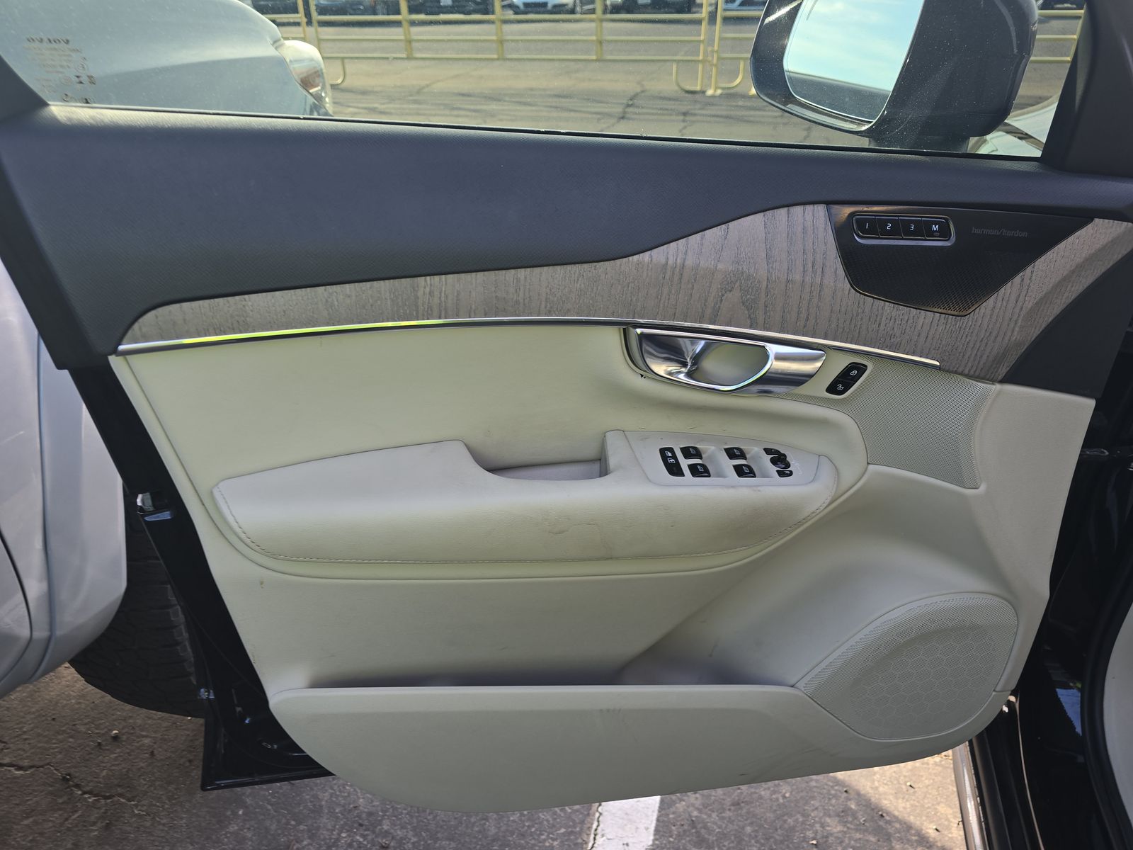 2023 Volvo XC90 B6 Plus AWD