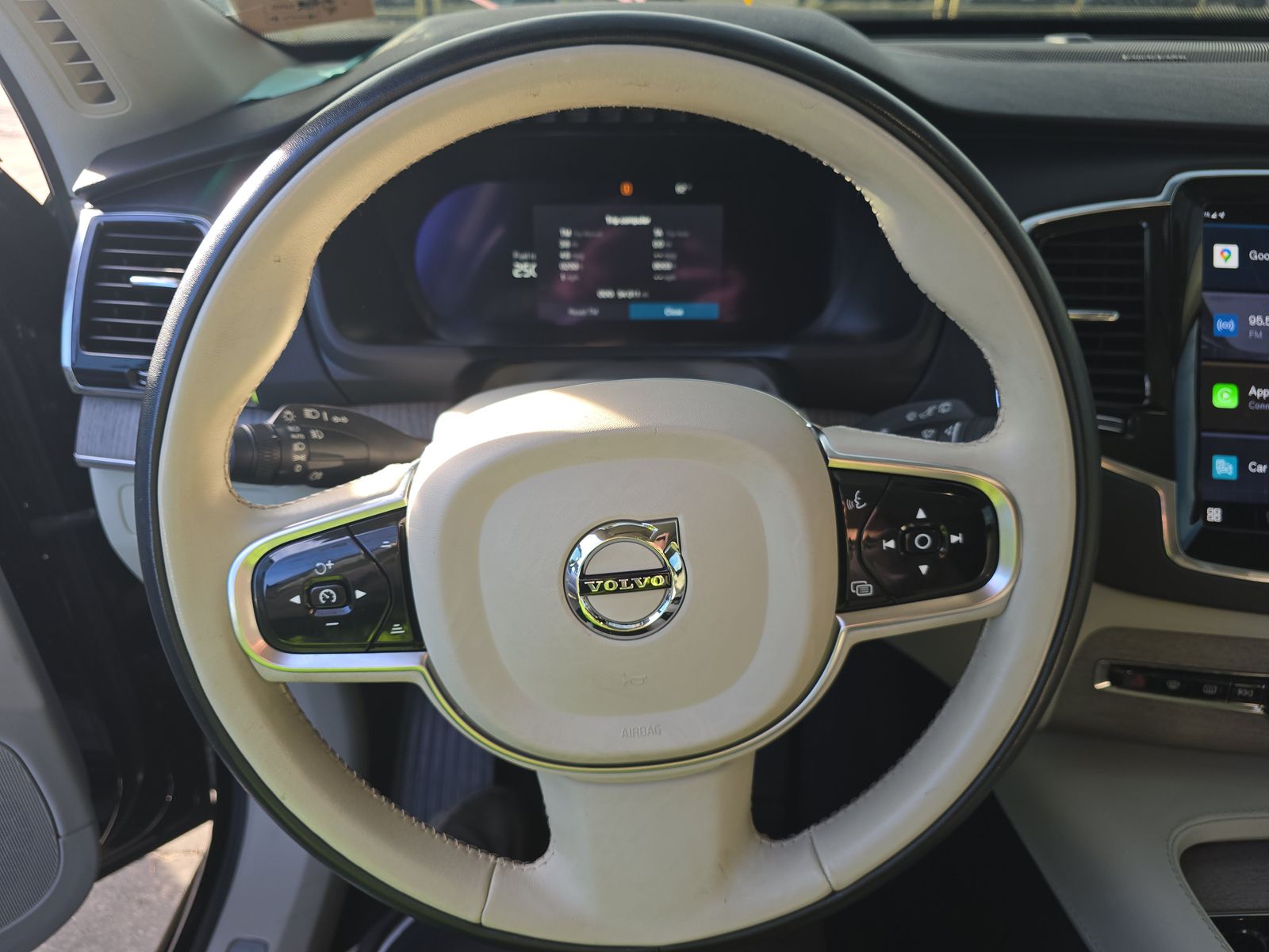 2023 Volvo XC90 B6 Plus AWD