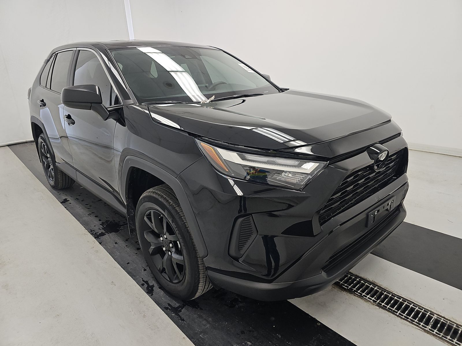 2025 Toyota RAV4 LE FWD