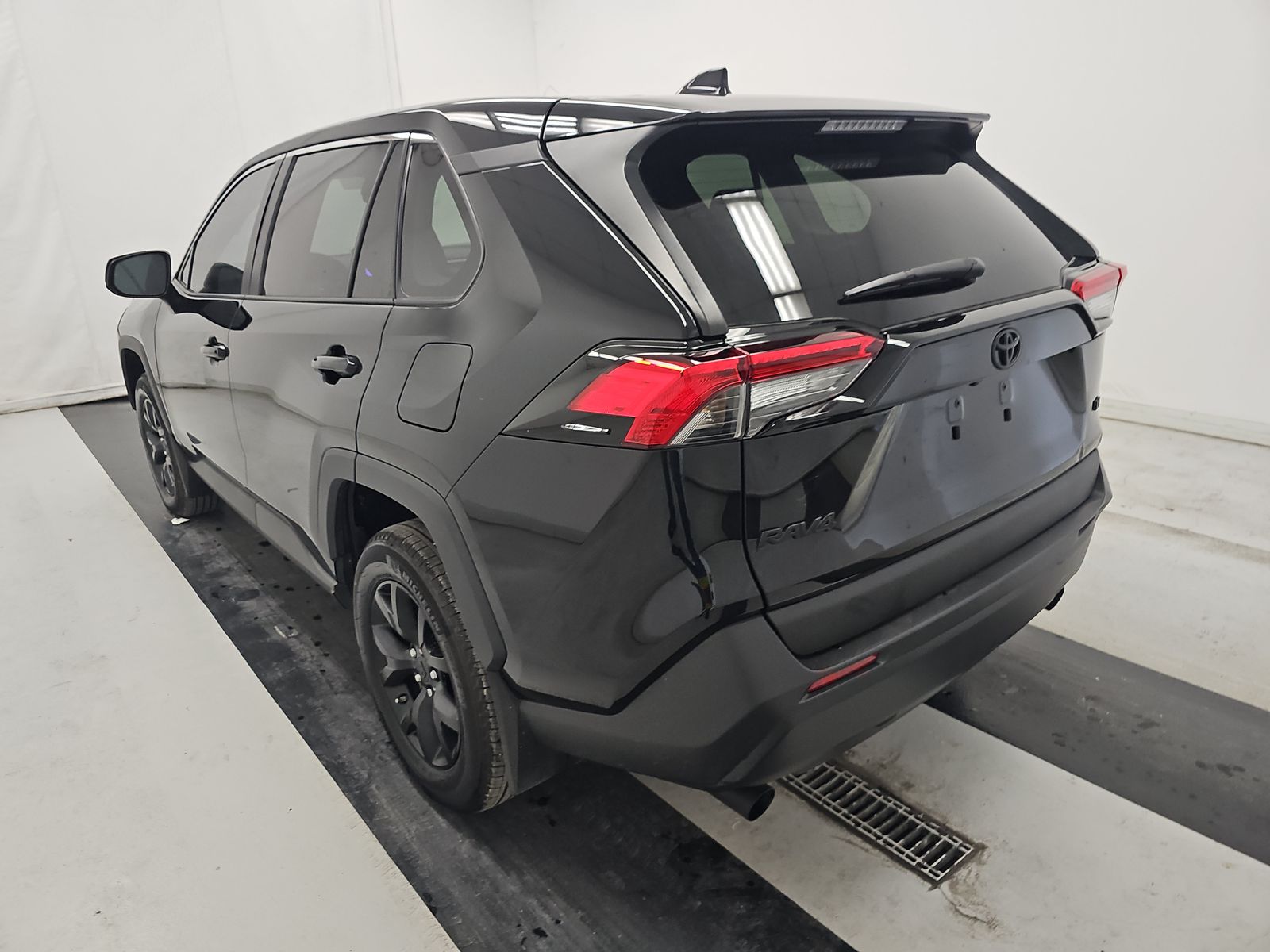 2025 Toyota RAV4 LE FWD