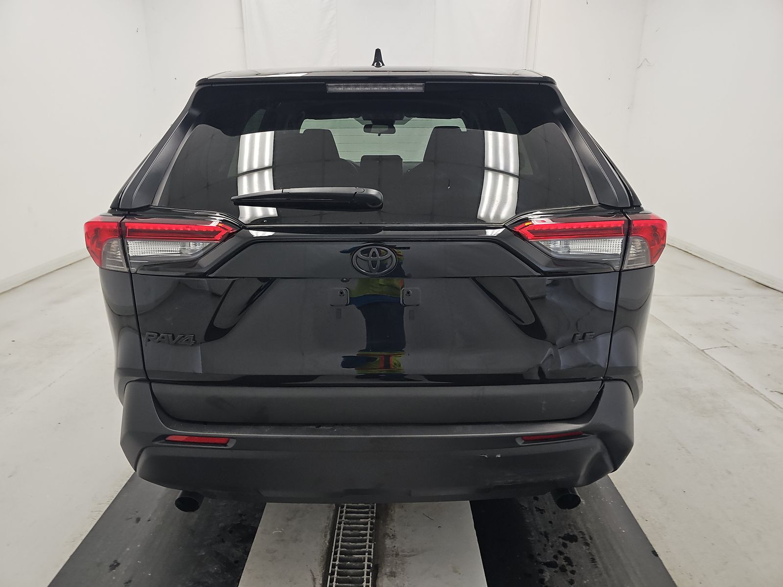 2025 Toyota RAV4 LE FWD