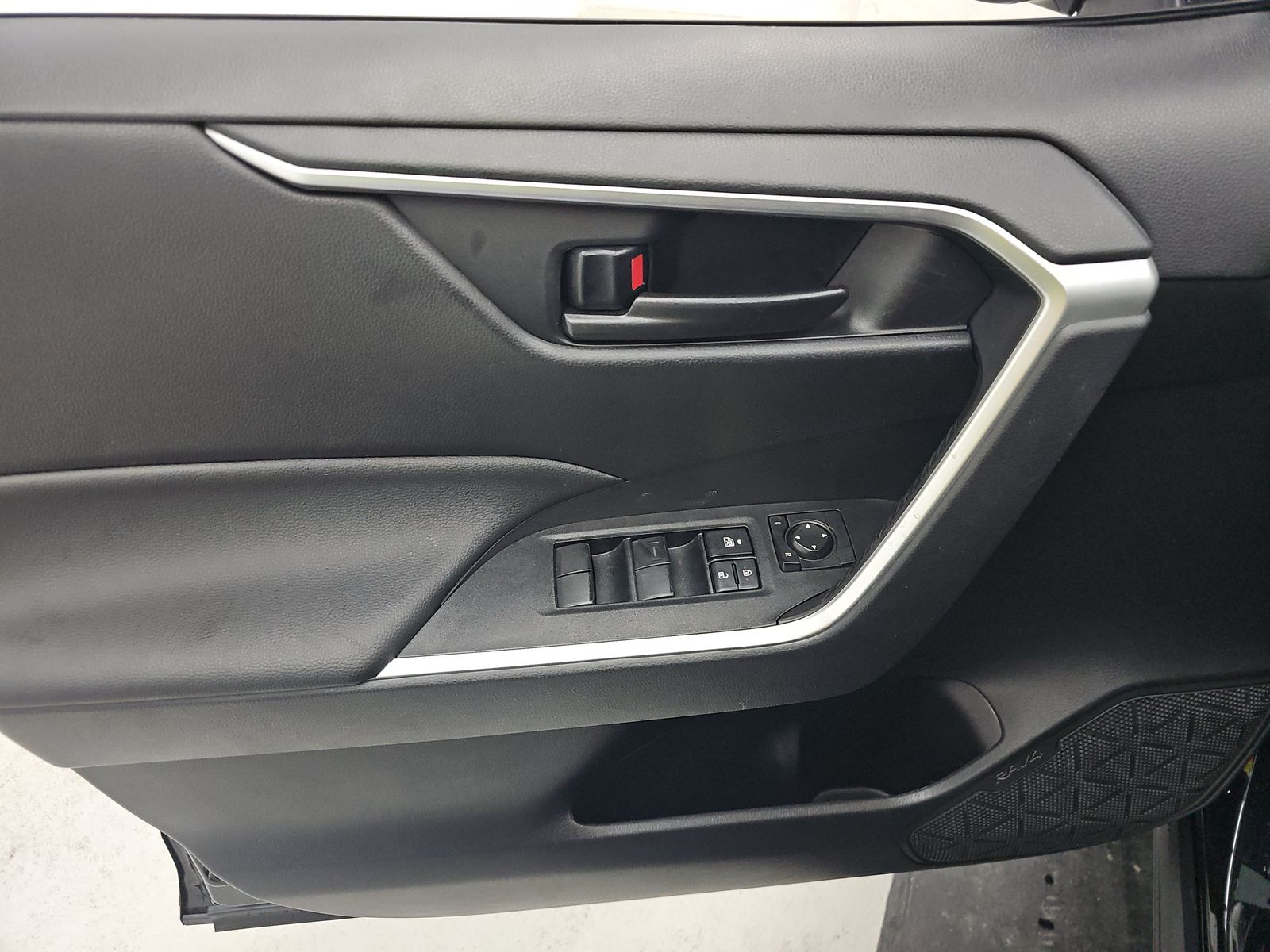 2025 Toyota RAV4 LE FWD