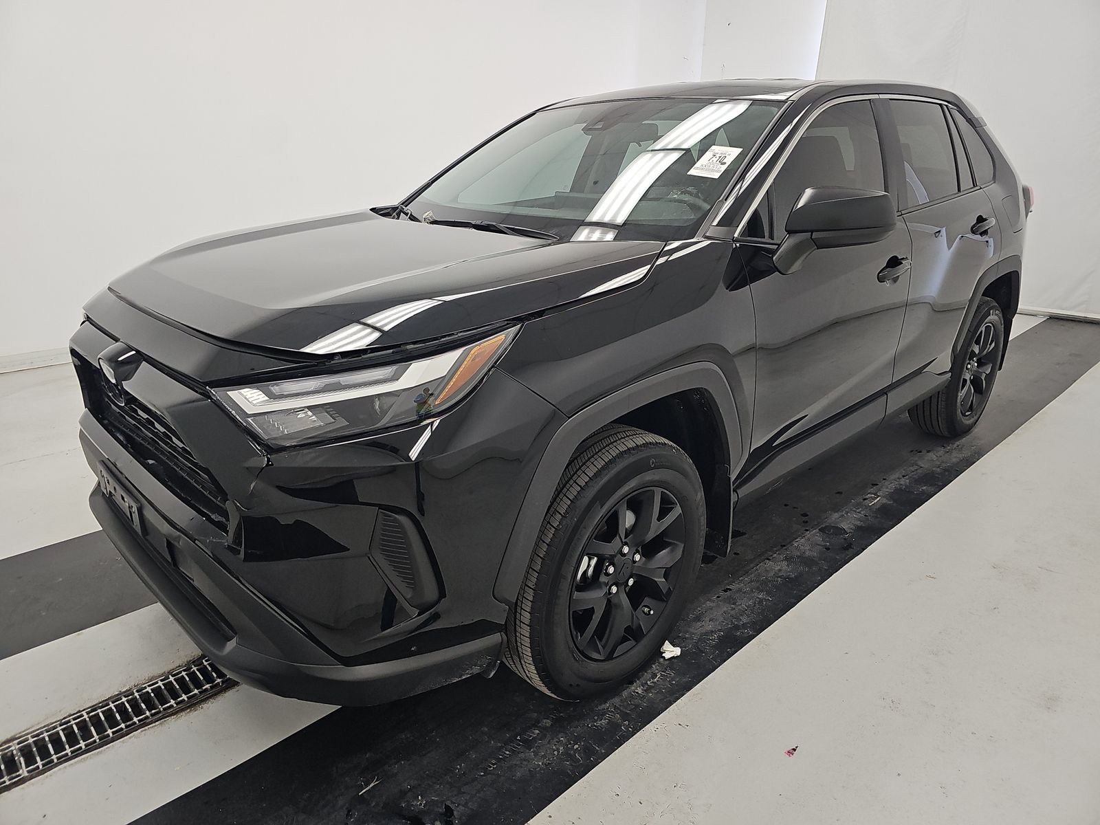 2025 Toyota RAV4 LE FWD