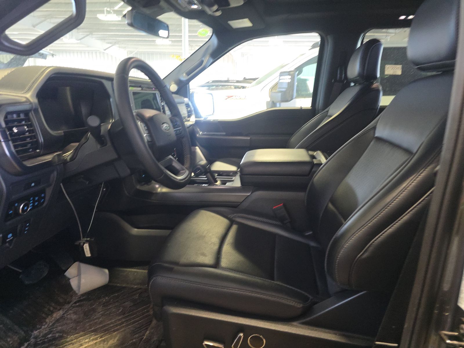 2025 Ford F-150 Lariat AWD