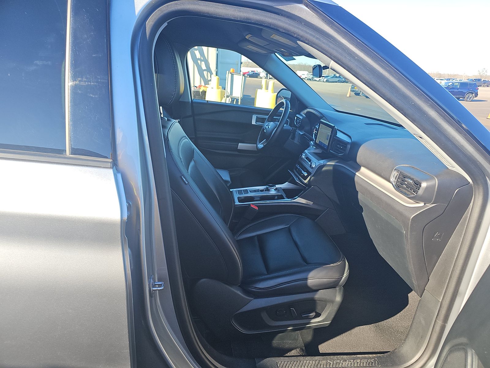 2024 Ford Explorer XLT RWD