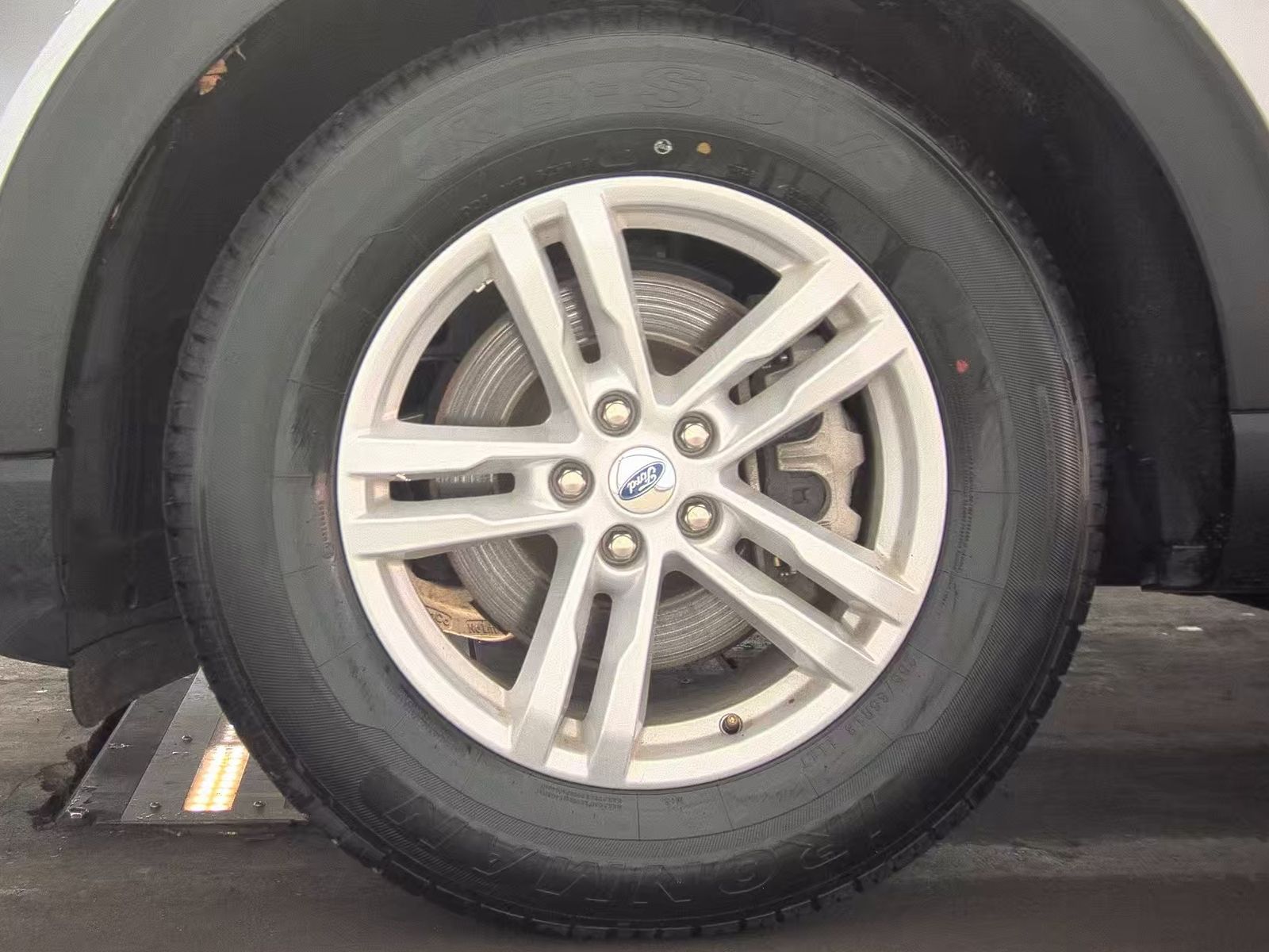 2024 Ford Explorer XLT RWD