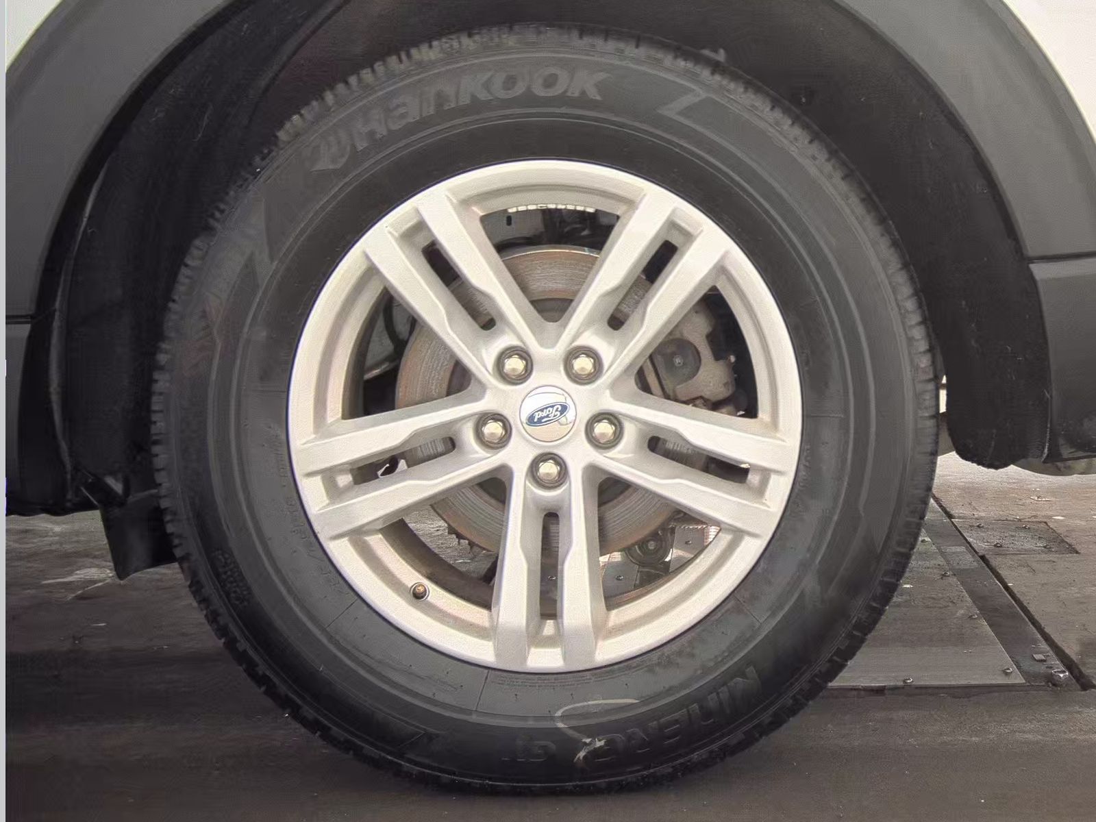 2024 Ford Explorer XLT RWD