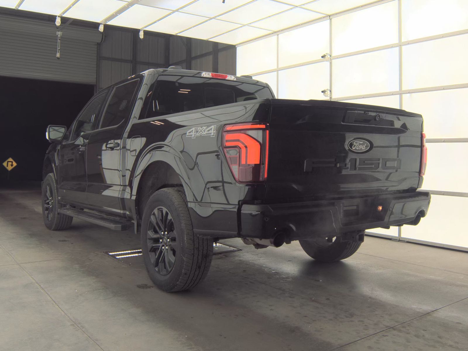 2025 Ford F-150 Hybrid Lariat AWD