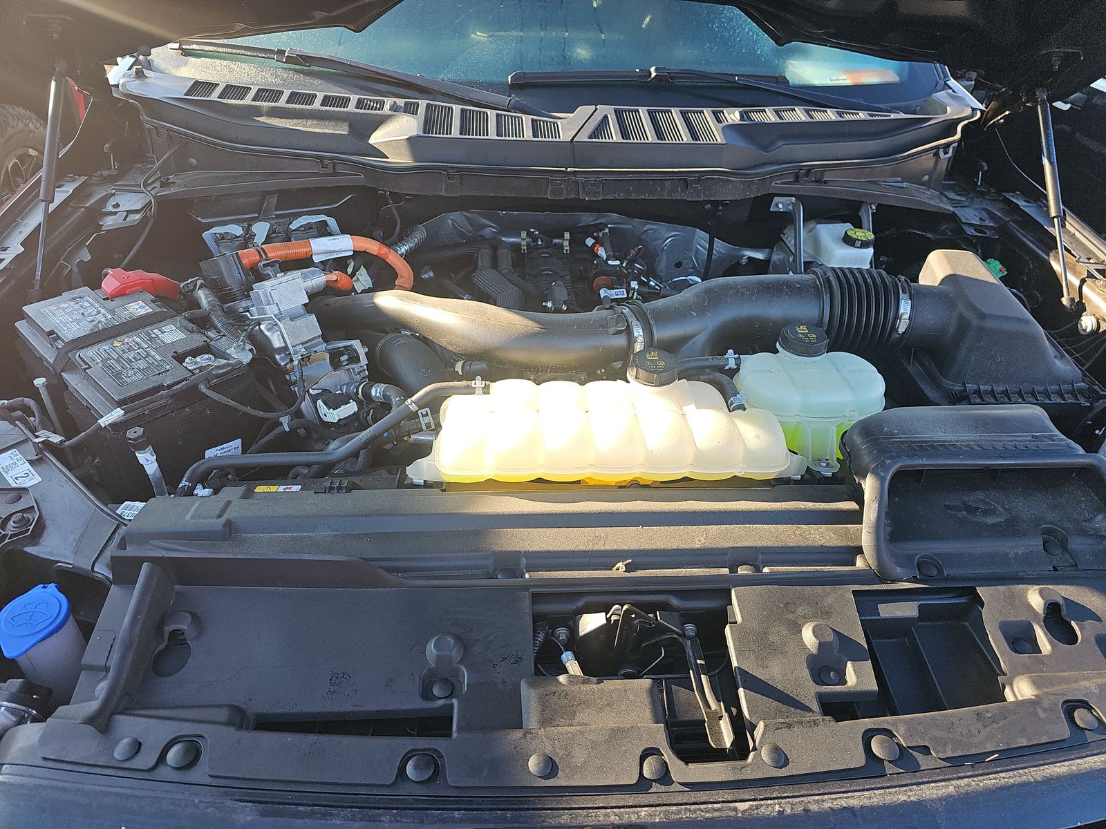 2025 Ford F-150 Hybrid Lariat AWD