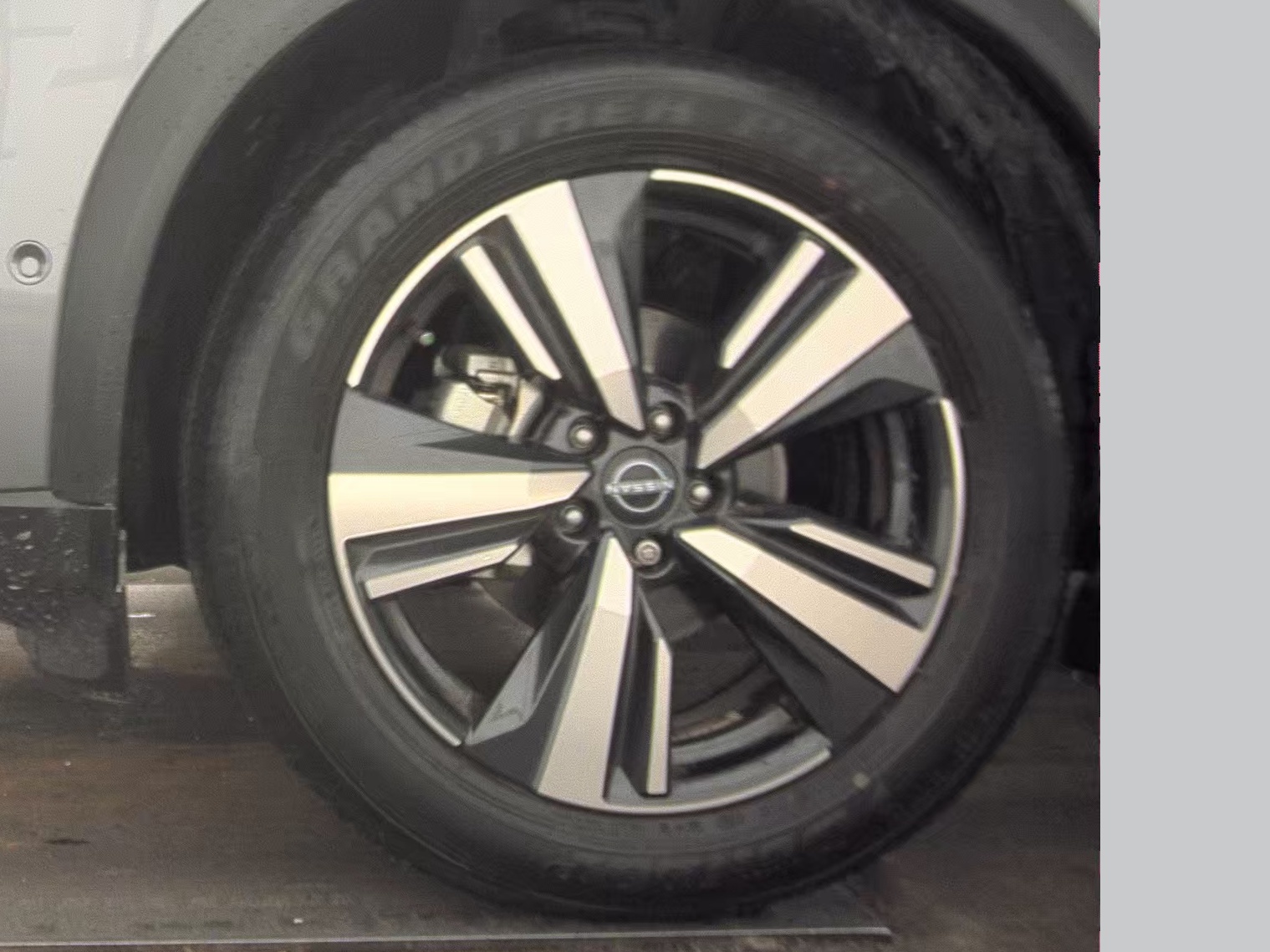 2023 Nissan Rogue Platinum FWD