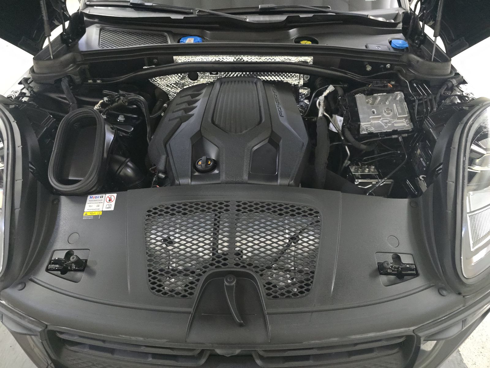 2023 Porsche Macan Base AWD