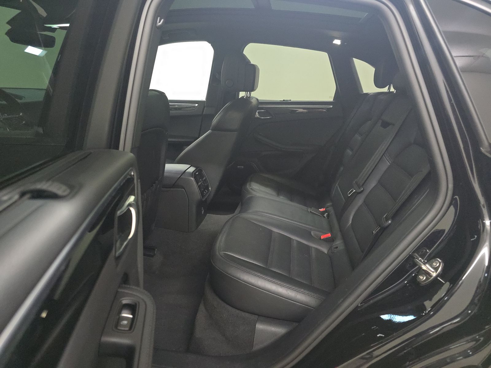 2023 Porsche Macan Base AWD