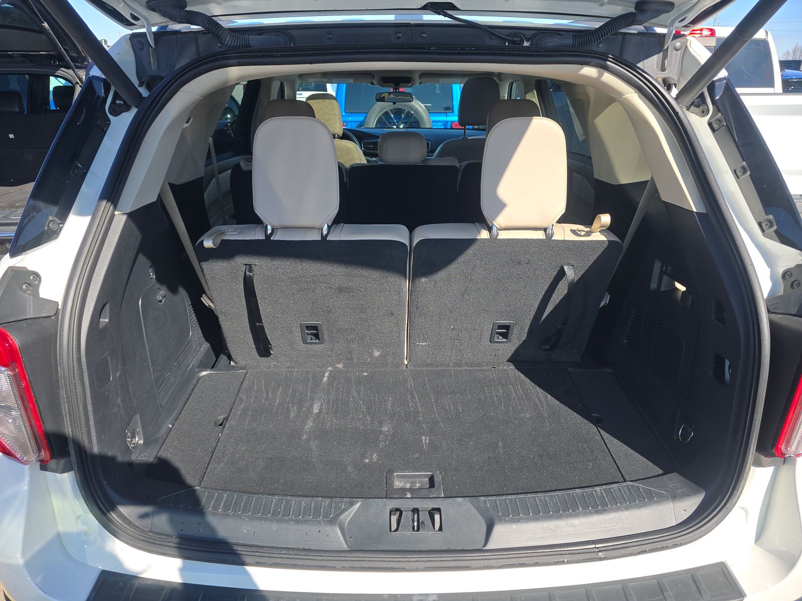 2023 Ford Explorer XLT AWD