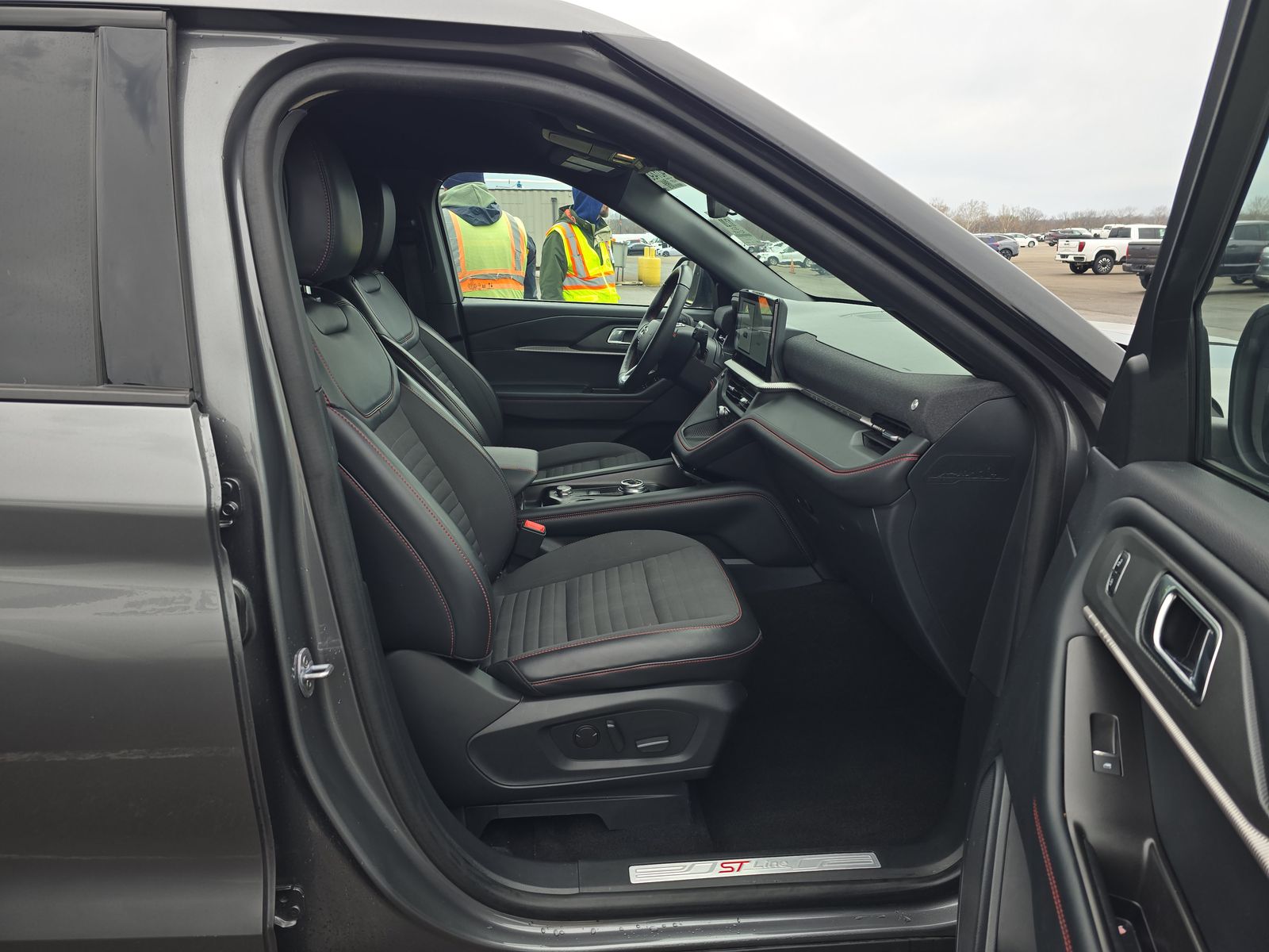 2025 Ford Explorer ST-Line AWD