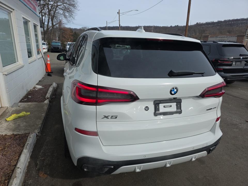 2022 BMW X5 xDrive40i AWD