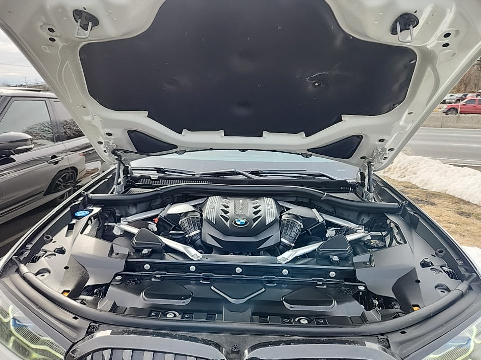 2022 BMW X7 M50i AWD