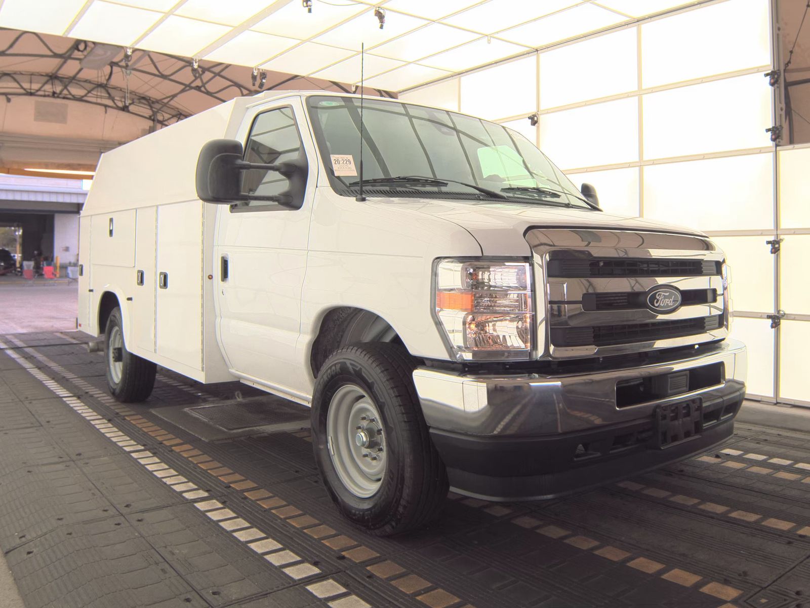 FORD E-350 - 5
