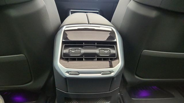 2025 BMW 7 Series 740i RWD