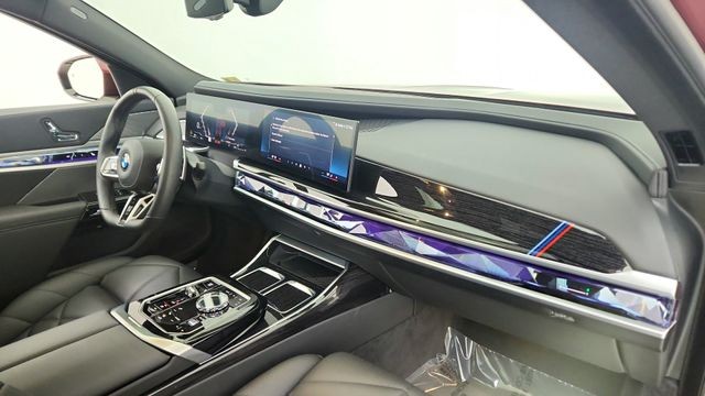 2025 BMW 7 Series 740i RWD