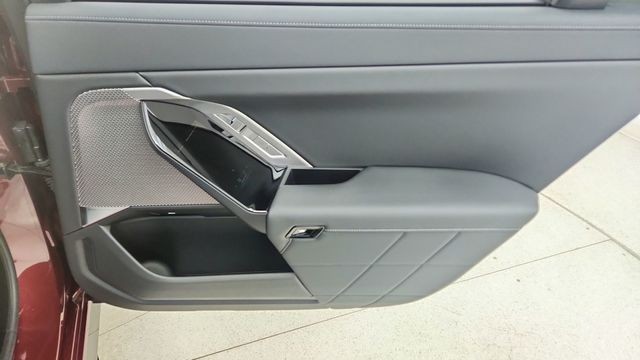 2025 BMW 7 Series 740i RWD