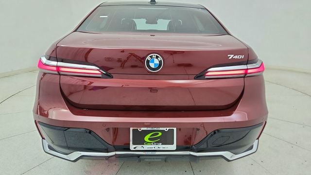 2025 BMW 7 Series 740i RWD