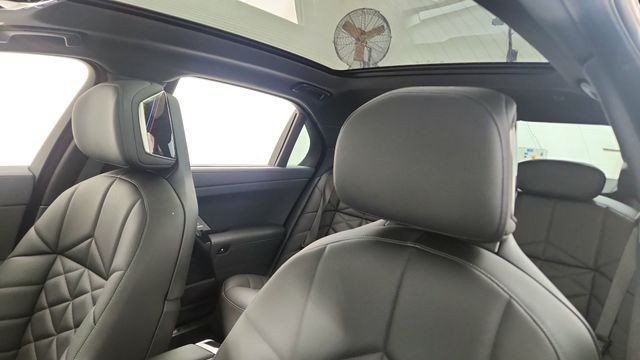 2025 BMW 7 Series 740i RWD