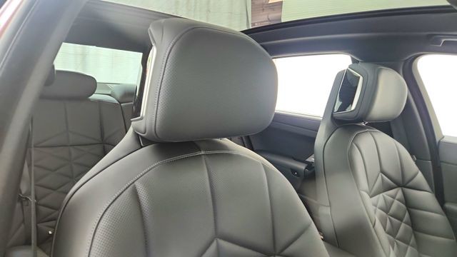 2025 BMW 7 Series 740i RWD